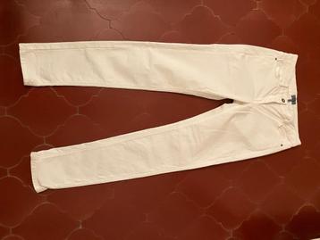 Witte broek dames beschikbaar voor biedingen
