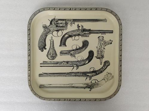 Dienblad Fornasetti Pistole, Antiek en Kunst, Kunst | Designobjecten, Ophalen of Verzenden