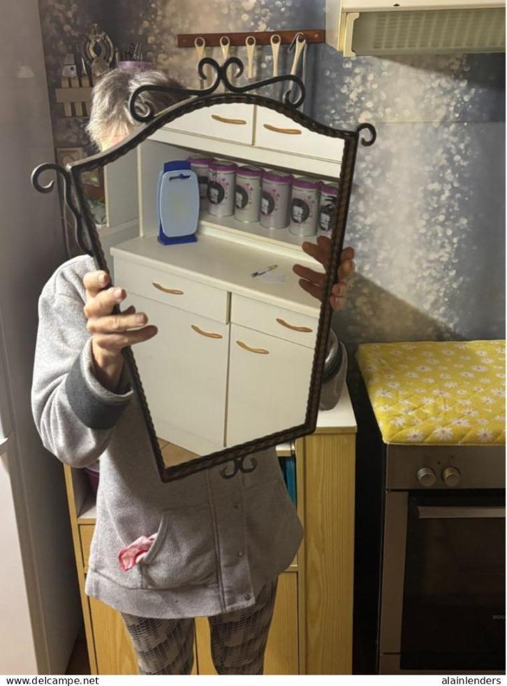 Miroir avec fer forger, Antiek en Kunst, Antiek | Spiegels, Minder dan 50 cm, Minder dan 100 cm, Overige vormen, Ophalen