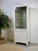 Vintage stalen dokterskast met twee deuren, Huis en Inrichting, Kasten | Overige, Ophalen of Verzenden, Gebruikt