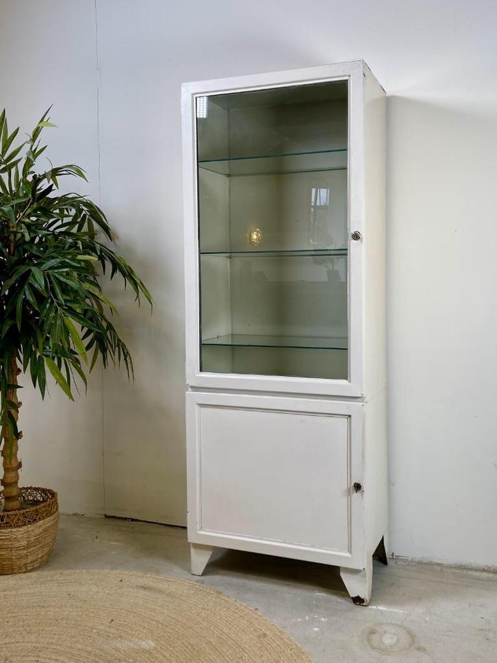 Vintage stalen dokterskast met twee deuren, Huis en Inrichting, Kasten | Overige, Gebruikt, Ophalen of Verzenden