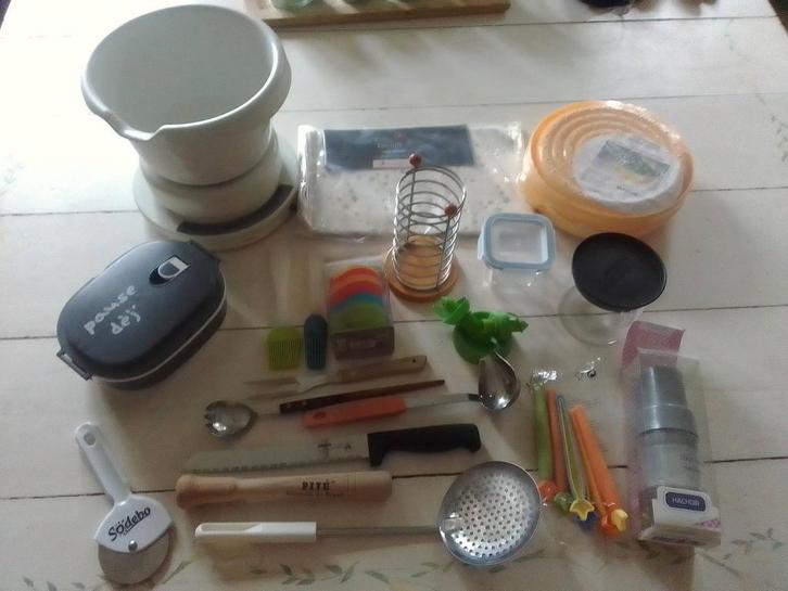 Lot ustensile de cuisine, balance hachoir plat microonde etc, Maison & Meubles, Cuisine | Ustensiles de cuisine, Comme neuf, Enlèvement ou Envoi