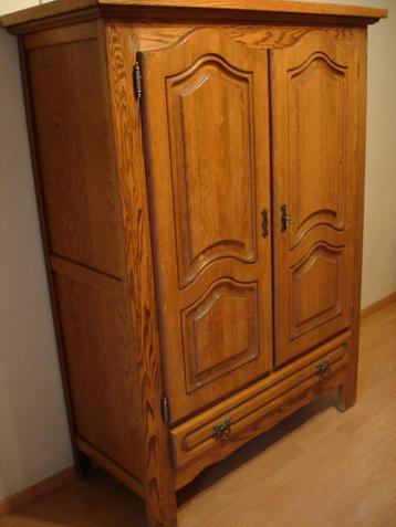 Prachtige barkast/hallkast in eik met 2 deuren en 1 lade. beschikbaar voor biedingen