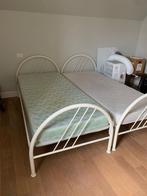 Bed met matras (2 éénpersoonsbedden), Huis en Inrichting, Slaapkamer | Bedden, Ophalen, Gebruikt, 90 cm, Eenpersoons