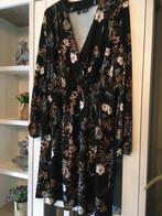 Nouvelle robe fleurie pour femme MT : 42/44, Noir, Taille 42/44 (L), Enlèvement ou Envoi, Longueur genou