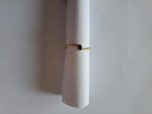 Gouden ring met donker rood steentje, Handtassen en Accessoires, Ringen, Zo goed als nieuw, Rood, Goud, Ophalen of Verzenden