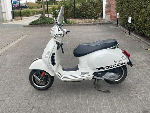Vespa GTS super 125cc bouwjaar 2019 ABS, Fietsen en Brommers, Brommers | Vespa, Gebruikt, Ophalen of Verzenden