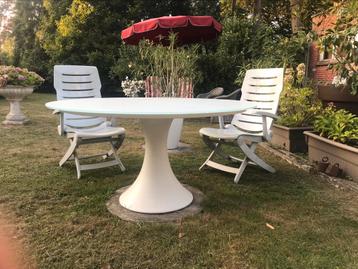 DESIGN RONDE TUINTAFEL DOORSNEE 160 CM NIEUWSTAAT   beschikbaar voor biedingen