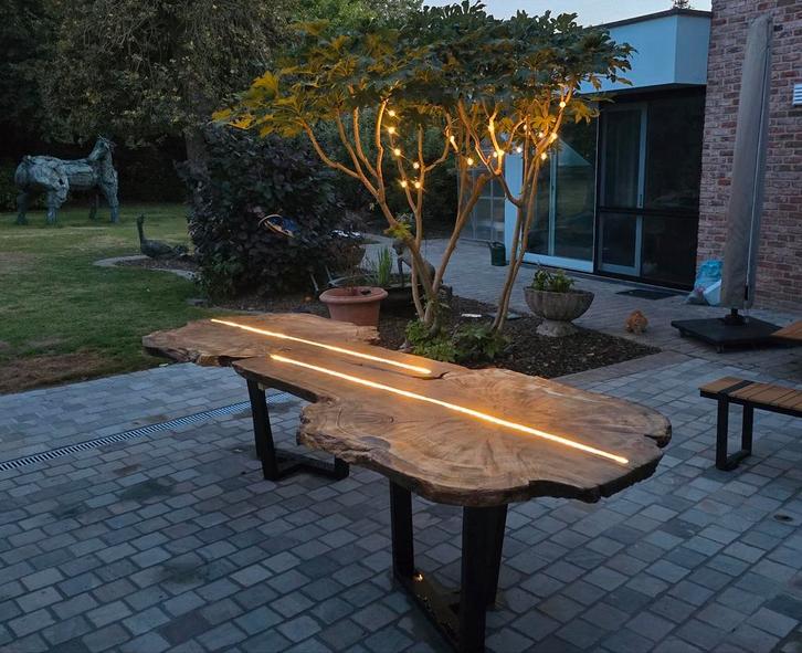 Schaaldeel tafel met led integratie, Tuin en Terras, Tuintafels, Zo goed als nieuw, Ophalen