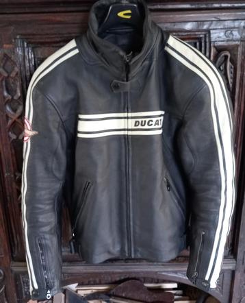 Blouson Ducati marque Dainese taille 52 neuf beschikbaar voor biedingen