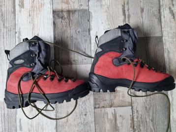 Bottes d'alpinisme en cuir à semelle rigide Crispi