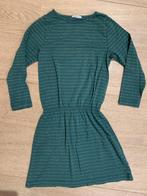 Kleedje Froy en Dind 122/128 groen met goud, Ophalen, Froy & Dind, Meisje, Jurk of Rok
