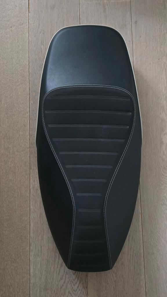 Zadel Vespa GTS SuperSport (NIEUW), Motoren, Accessoires | Overige, Nieuw, Ophalen of Verzenden