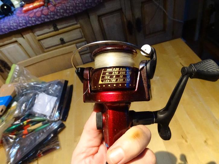 MG500RD spinmolen – achterrem vismolen – metallic rood, Watersport en Boten, Hengelsport | Algemeen, Gebruikt, Molen, Ophalen of Verzenden