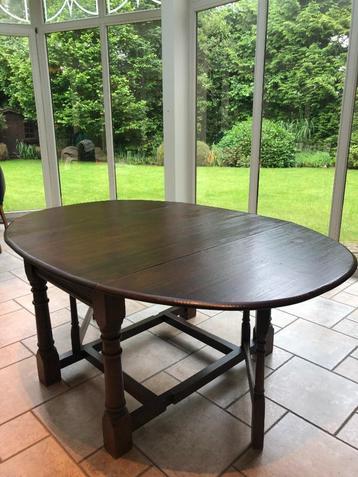 Modulaire ovalen tafel en 6 stoelen