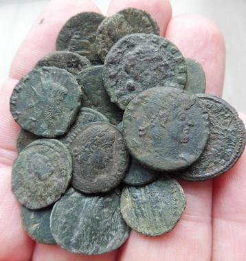 18 x originele Romeinse munten, bodemvondsten beschikbaar voor biedingen
