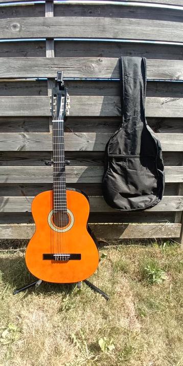 Klassieke gitaar cheffield beschikbaar voor biedingen