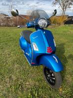 Vespa GTS 125 super sport , bj2023, Fietsen en Brommers, Ophalen, Zo goed als nieuw