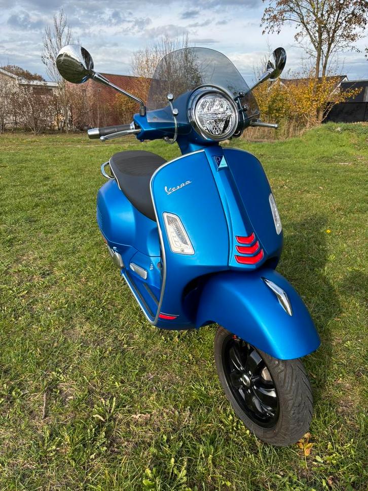 Vespa GTS 125 super sport , bj2023, Fietsen en Brommers, Scooters | Vespa, Zo goed als nieuw, Ophalen
