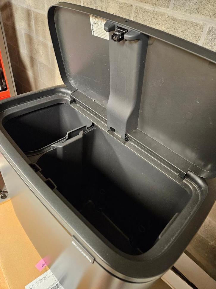 Poubelle Bo Touch Bin Brabantia 36 L, noir mat, Huis en Inrichting, Woonaccessoires | Prullenbakken, Gebruikt, Metaal, 30 tot 40 liter