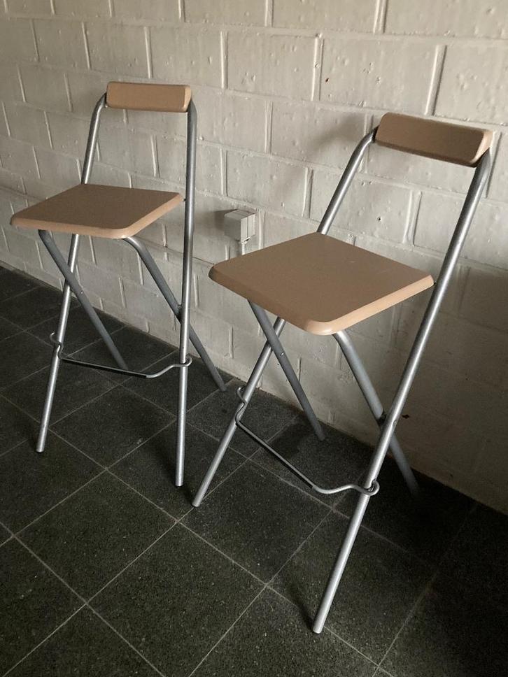 2 klapstoeltjes zithoogte 65 cm, Huis en Inrichting, Stoelen, Zo goed als nieuw, Twee, Metaal, Grijs, Ophalen