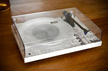 Platine Pro-Ject Debut Carbon Éd. lim Beatles + Ortofon Blue, Enlèvement ou Envoi, Comme neuf, Tourne-disque, Autres marques