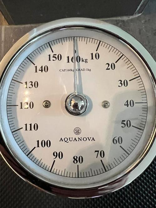 AQUANOVA zwarte retro mechanische personenweegschaal., Elektronische apparatuur, Weegschalen, Nieuw, Analoog, Personenweegschaal