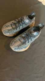 Yeezy 380, Kleding | Heren, Schoenen, Blauw, Ophalen of Verzenden, Zo goed als nieuw, Sneakers