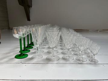 Antieke glazen - 5 types beschikbaar voor biedingen