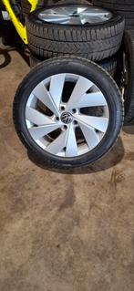 Originele volkswagen golf 7 velgen met pirelli winterbanden, Auto-onderdelen, Banden en Velgen, Ophalen, Winterbanden, Velg(en)