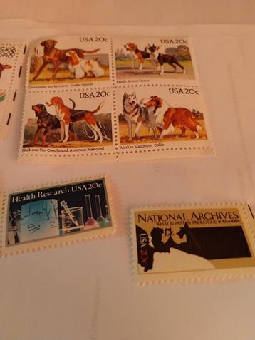 MEER DAN 30 MOOIE VINTAGE POSTZEGELS UIT DE VERENIGDE STATEN beschikbaar voor biedingen