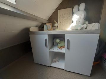 Babykamer in Nieuwstaat !!! beschikbaar voor biedingen
