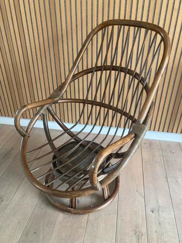 Vintage Rotan lounge draaistoel beschikbaar voor biedingen