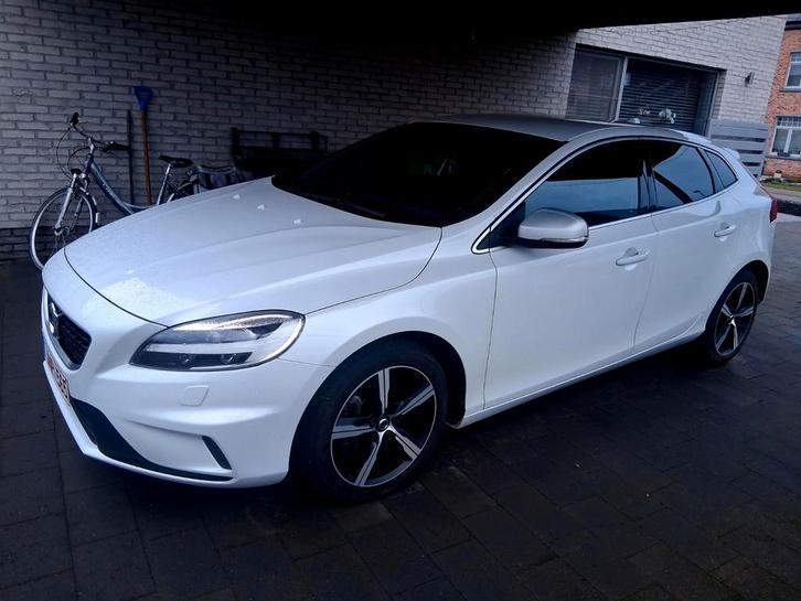 Volvo V40 R-Design T2, Autos, Volvo, Particulier, V40, Caméra de recul, Phares directionnels, Airbags, Air conditionné, Android Auto