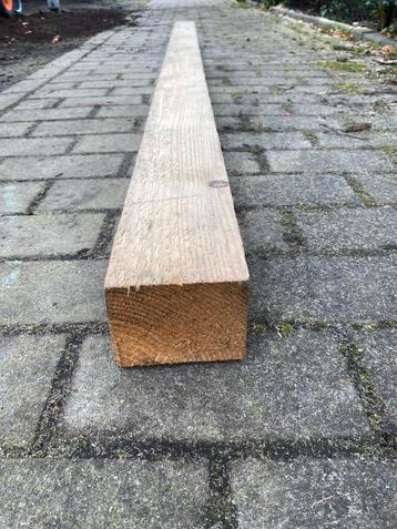 Poutres en bois robustes de 220 cm de long, 9,5 cm x 7,5 cm.