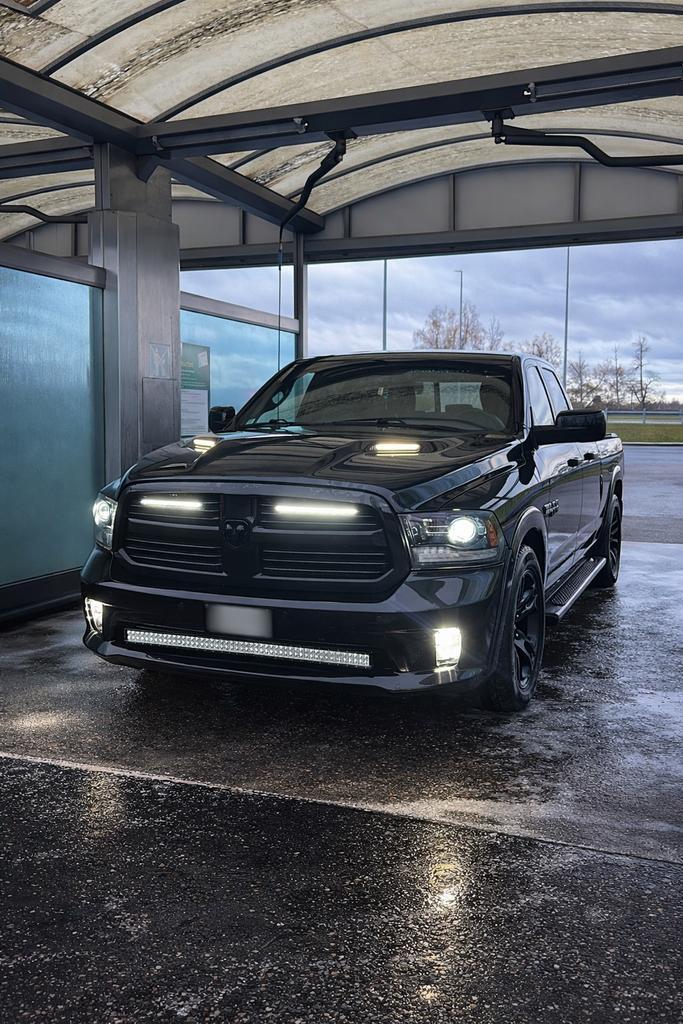 Dodge ram lange bed en lange cabin, Auto's, Dodge, Particulier, RAM 1500, LPG, Euro 6, Zwart, Leder, Ophalen