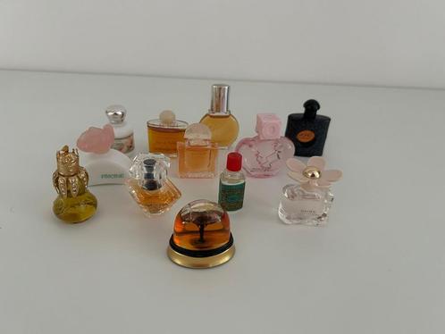 Lot van 12 miniaturen parfum ( zonder doosje ), Verzamelen, Overige Verzamelen, Nieuw, Verzenden
