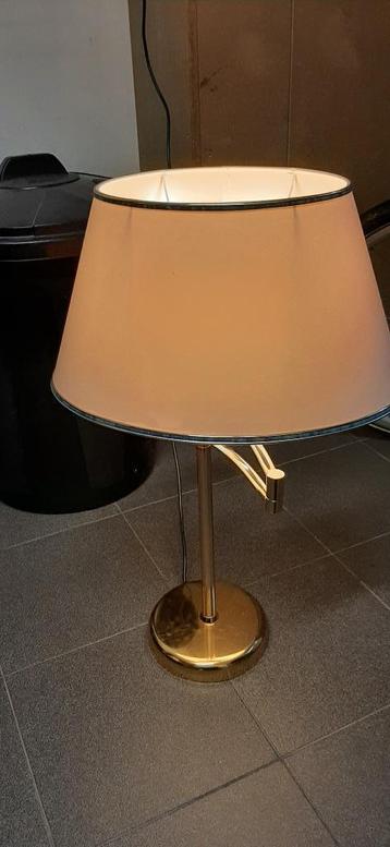 Mooie grote lamp met beweegbare arm beschikbaar voor biedingen