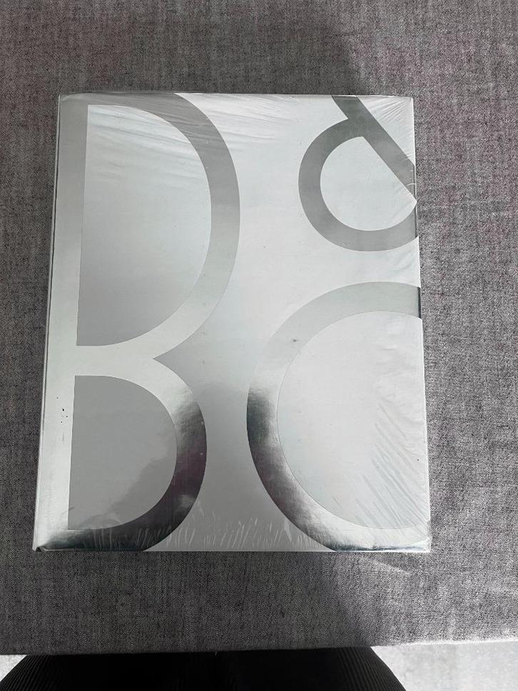 Bang & Olufsen, From Spark to Icon, Antiek en Kunst, Kunst | Designobjecten, Ophalen of Verzenden