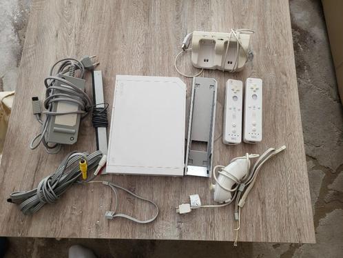 Console Nintendo Wii Blanche + 2 manette + 3 jeux ++++, Games en Spelcomputers, Spelcomputers | Nintendo Wii, Zo goed als nieuw