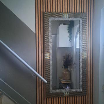 Mooie grote decoratieve spiegel met luxe lijst
 beschikbaar voor biedingen