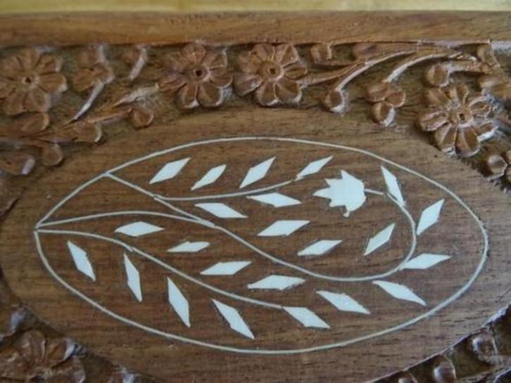 India. Handgesneden kistje juwelendoosje met inlegwerk, Antiek en Kunst, Kunst | Niet-Westerse kunst, Ophalen of Verzenden