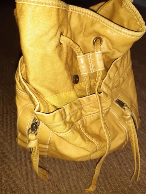 Sac à main bandoulière cuir souple, Handtassen en Accessoires, Tassen | Damestassen, Zo goed als nieuw, Handtas, Geel, Ophalen of Verzenden