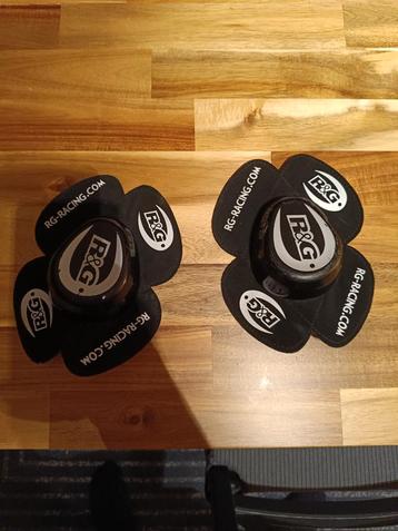 R&G knie sliders nieuwstaat  beschikbaar voor biedingen