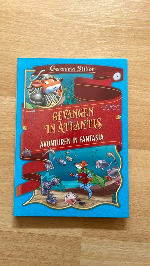 Geronimo Stilton - Gevangen in Atlantis, Boeken, Kinderboeken | Jeugd | onder 10 jaar, Zo goed als nieuw, Ophalen