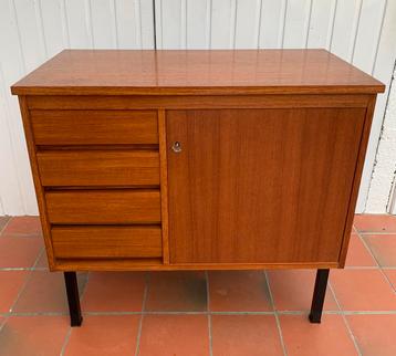 Vintage Scandinavisch dressoir beschikbaar voor biedingen