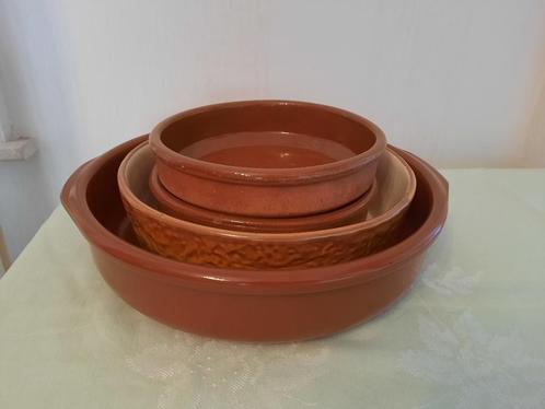 Ronde terracotta schotels, Huis en Inrichting, Keuken | Servies, Gebruikt, Kom(men), Boerenbont, Keramiek, Ophalen