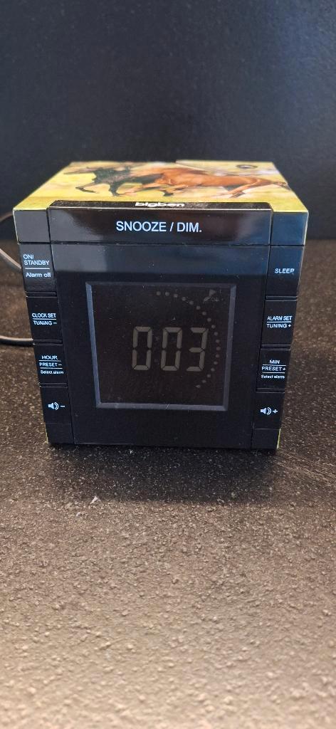 Radio-réveil Bigben RR70 avec projection, Electroménager, Réveils, Comme neuf, Enlèvement