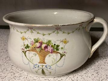 Porseleinen nachtpot/po Royal Doulton beschikbaar voor biedingen