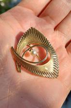 Goudkleurige vintage broche, bewegende parel, Handtassen en Accessoires, Ophalen of Verzenden, Zo goed als nieuw